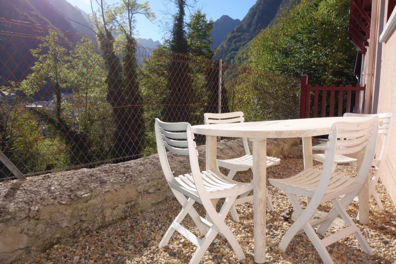 Appt 4/6 Couchages Avec Terrasse Cauterets Apartment Luaran gambar